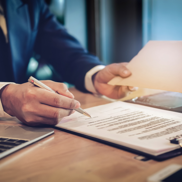 Connaître les honoraires d’un avocat pour contester une amende à la suite d’une infraction de la route dans le centre-ville de Marseille